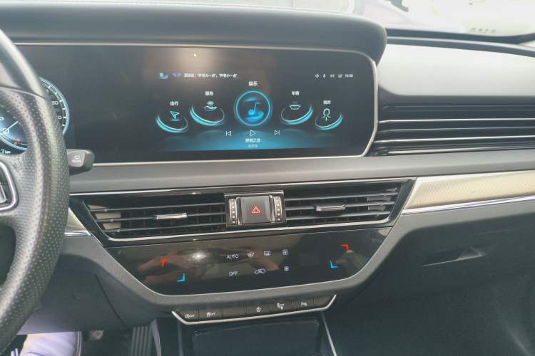 Used Hongqi HS5 2022 Facelifted Version 2.0T Smart Connect Flagship All-Wheel-Drive Edition Audio And AC Panel