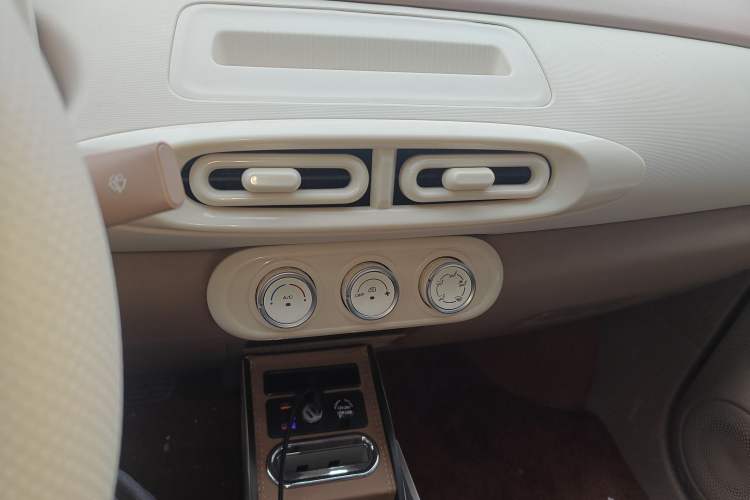 Used Wuling Hongguang MINIEV 2025 Four-Door Version Advanced Edition
