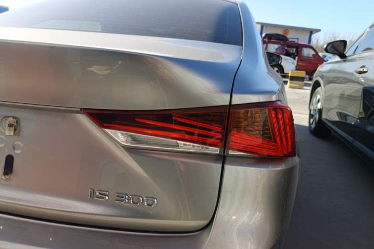 Used Lexus IS 2017 300 Leading Edition
