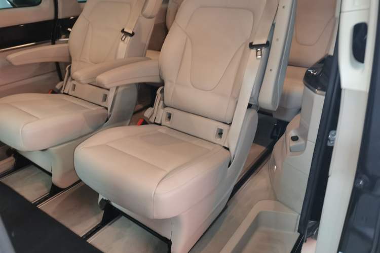 Used Mercedes-Benz V-Class 2018 V 260 Avantgarde Edition China VI