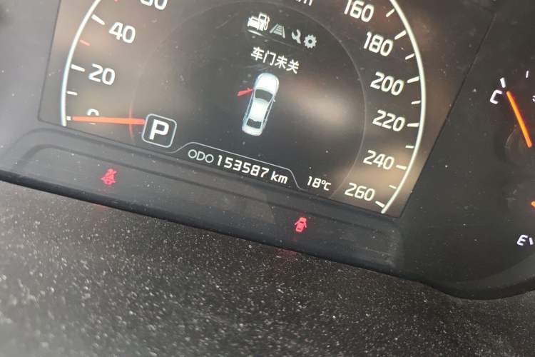 Used Kia Cadenza 2013 2.4L Deluxe Model China IV Odometer Close Up