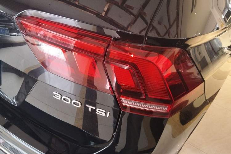 Used Volkswagen Tiguan L 2025 Model, Outstanding Version, 300TSI Automatic Two-Wheel Drive Longteng Edition
