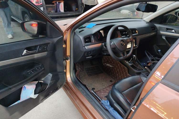 Used Volkswagen Gran Lavida 2015 1.6L Automatic Fashion Edition
