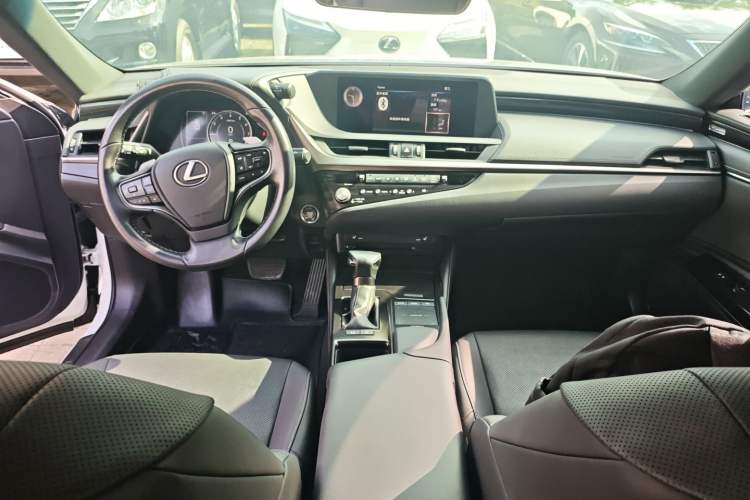 Used Lexus ES 2020 200 Excellence Edition
