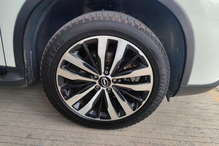Used GAC Trumpchi GS4 2017 235T Automatic Two-Wheel Drive Luxury Smart Connectivity Version Right Front Wheel Hub