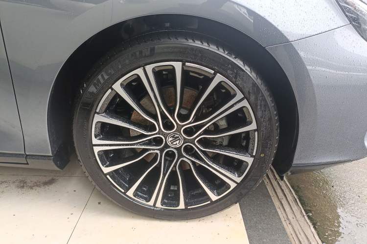 Used MG 7 2025 1.5T 300 DCT Elegant Edition Right Front Wheel Hub