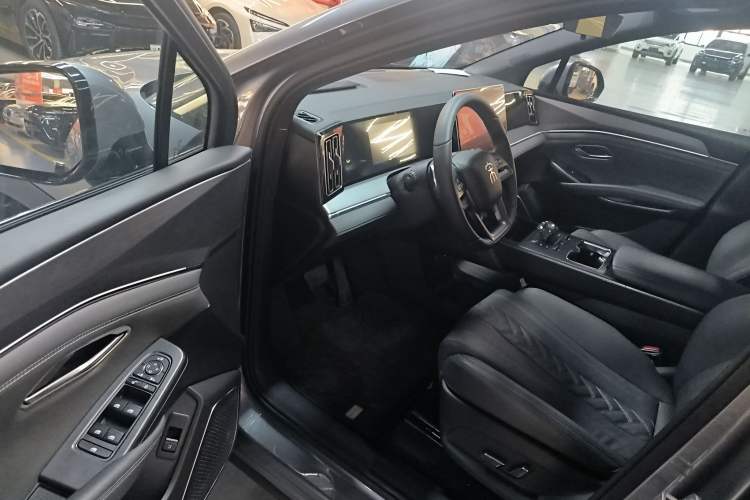 Used BYD Song L DM-i 2025 Intelligent Driving Version 112 km Beyond-Range Type