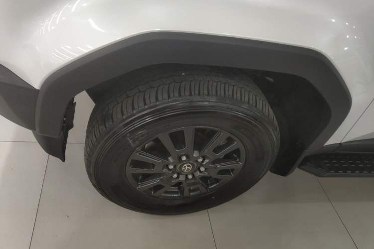 Used Toyota Prado 2024 2.4T All-Terrain TX Version 5 Seats Left Front Wheel Hub