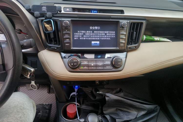 Used Toyota RAV4 2015 2.0L CVT Two-Wheel Drive Fashion Edition Audio And AC Panel