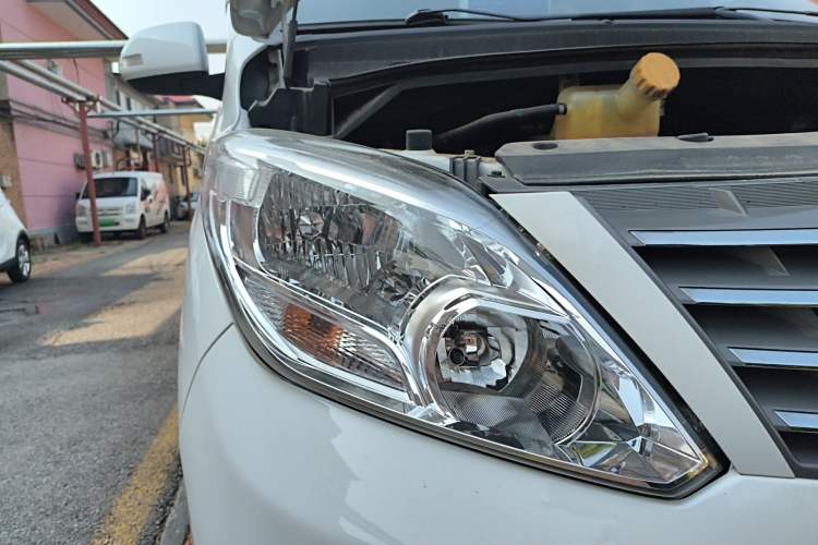 Used FORTHING Lingzhi PLUS 2021 2.0L Manual Comfort Version 7 Seats Right Front Headlight