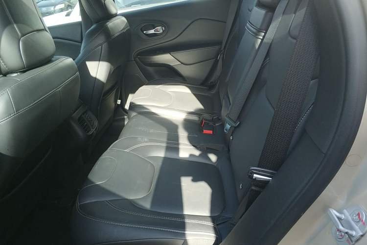 Used Jeep Cherokee 2016 2.0L Superior Edition