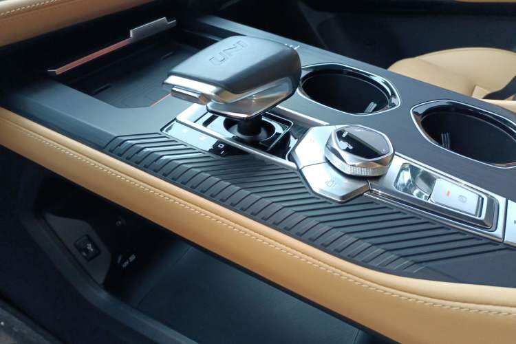 Used CHANGAN UNI-K 2021 2.0T All-Wheel Drive Prestige Version
