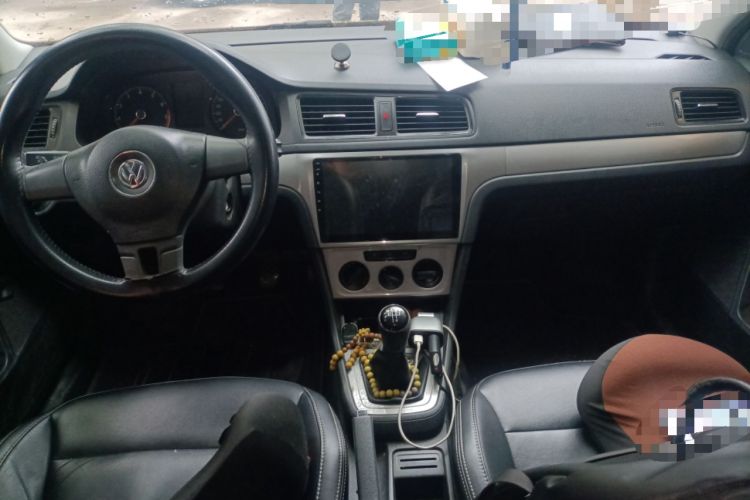 Used Volkswagen Lavida 2013 Revised Classic 1.6L Manual Fashion Edition Center Console