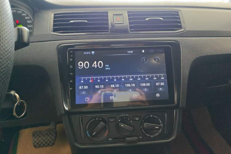 Used Volkswagen Santana 2018 1.5L Automatic Fashion Edition Audio And AC Panel