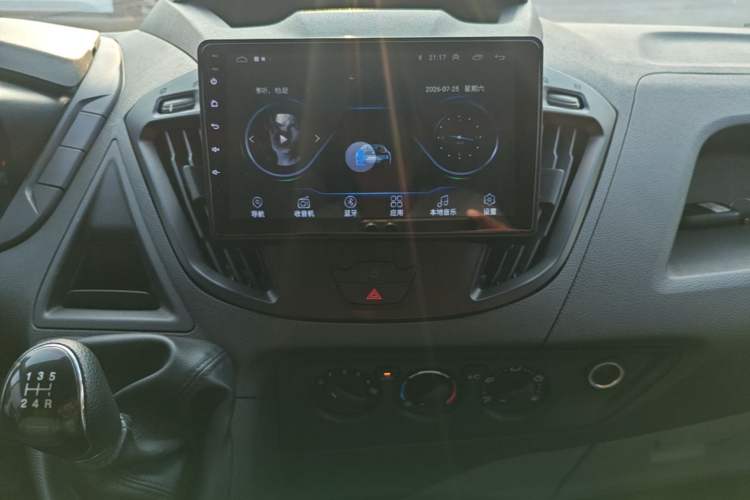 Used Ford Transit 2019 2.0T Diesel Multi-Purpose Commercial Vehicle Mid-Drive Mid-Roof 6-Seater China VI Standard