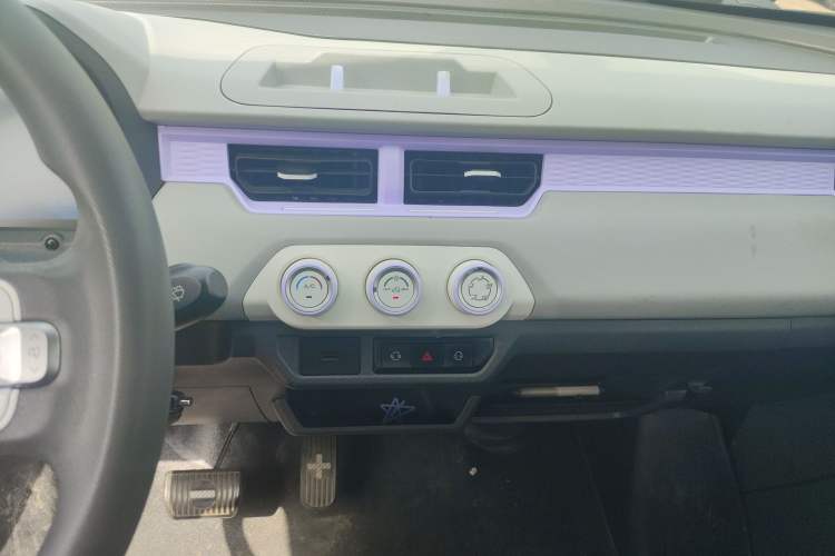 Used Chery QQ Ice Cream 2022 170km Sundae Phosphate Lithium-Ion Audio And AC Panel