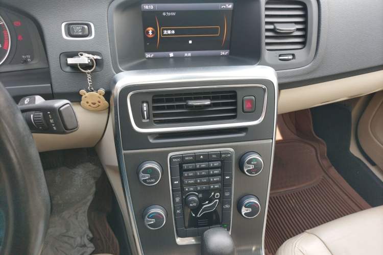 Used Volvo S60 2012 1.6T DRIVe Comfort Edition Audio And AC Panel