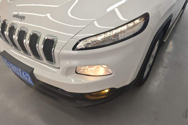 Used Jeep Cherokee 2016 2.4L Leading Edition
