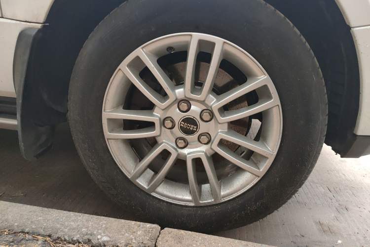 Used Land Rover Range 2012 5.0 NA V8 Right Front Wheel Hub