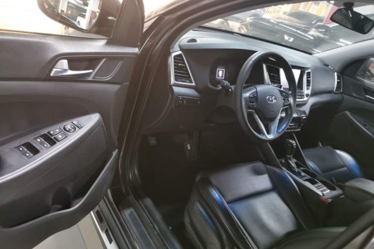 Used Hyundai Tucson 2015 1.6T Dual-Clutch Two-Wheel-Drive Smart Model Driver Seat