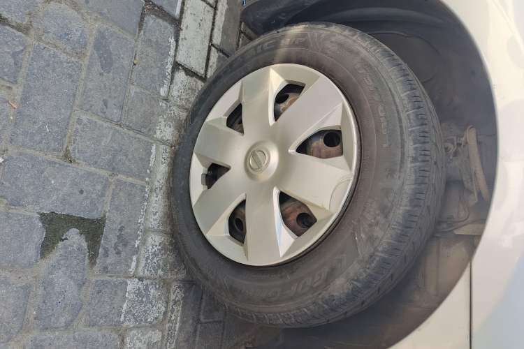 Used Nissan Livina 2010 Jingyue Edition 1.6L Manual All-Around Model
