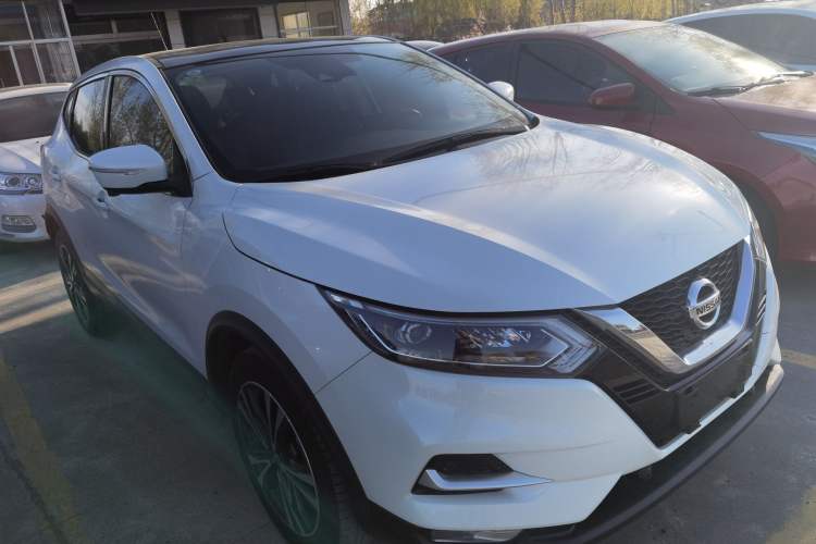 Used Nissan Qashqai 2021 2.0L CVT Luxury Edition Front Right 45 Deg