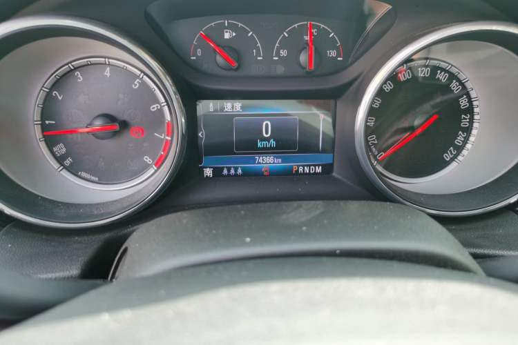 Used Buick Regal 2017 20T Elite Edition Odometer Close Up