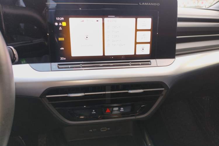 Used Volkswagen Lamando 2023 Lavida L 280TSI DSG Spicy Edition Audio And AC Panel