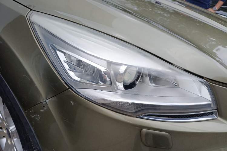 Used Ford Kuga 2013 2.0L GTDi Four-Wheel Drive Premium Model Right Front Headlight