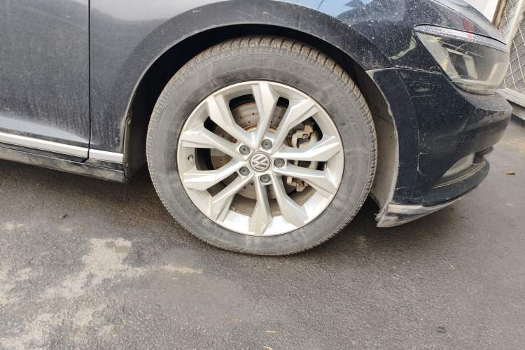 Used Volkswagen Magotan 2018 380TSI DSG Luxury Model Right Front Wheel Hub