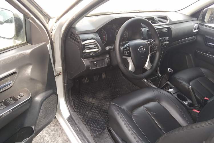 Used Great Wall Wingle 5 2017 2.0T European Version Diesel Two-Wheel Drive Advanced Large Double-Cab GW4D20E