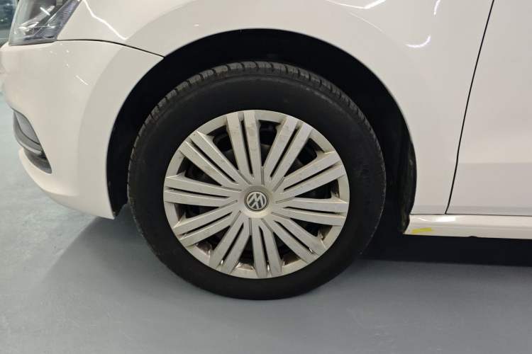 Used Volkswagen Polo 2016 1.6L Automatic Comfort Model Exterior 4