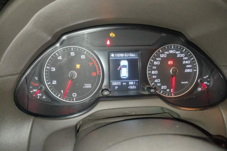 Used Audi Q5 2013 40 TFSI Comfort Edition Instrument Cluster