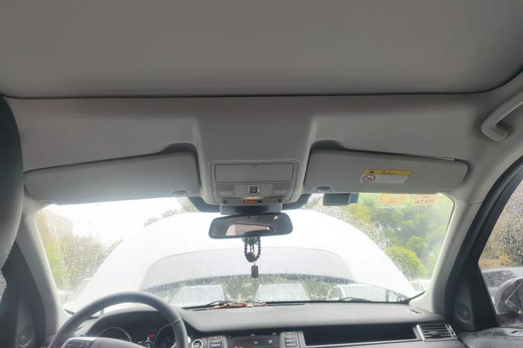 Used Land Rover Discovery Sport 2018 240 PS SE Version Headliner