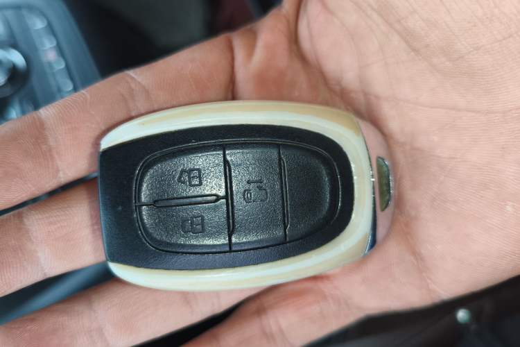 Used SAIC MAXUS G10 2016 2.0T Automatic Luxury Executive Edition Vehicle Key