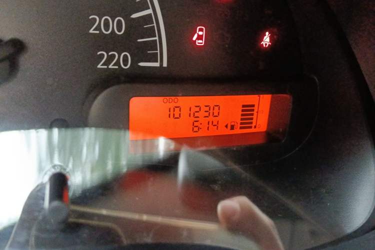 Used Nissan Sunny 2011 1.5XE Manual Comfort Edition Odometer Close Up