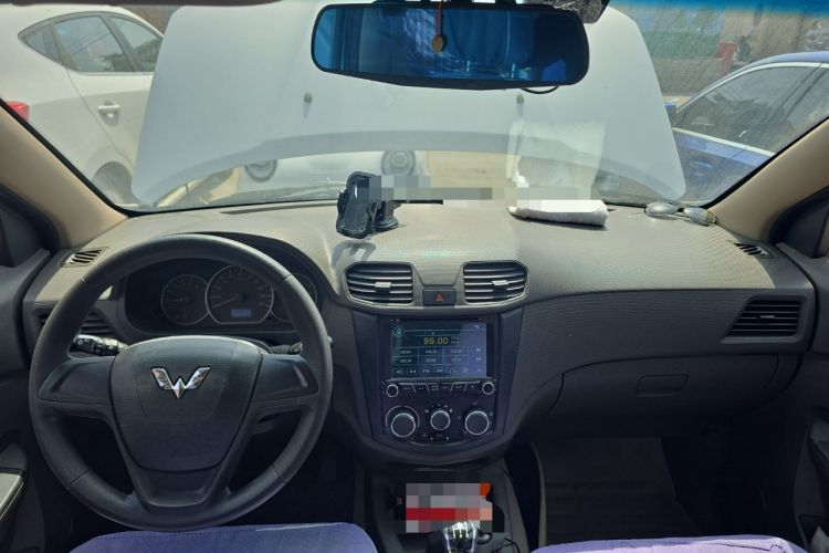 Used Wuling Hongguang 2014 1.5L S Standard Version Center Console