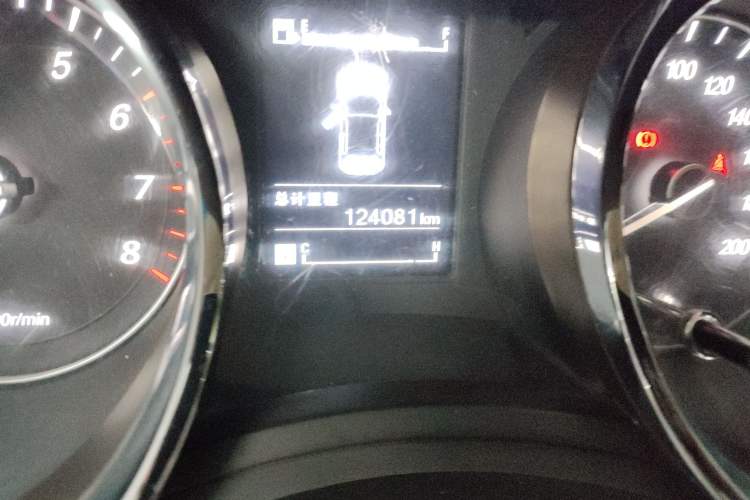 Used Baojun 730 2016 1.5T Manual Luxury Edition 7 Seats Odometer Close Up