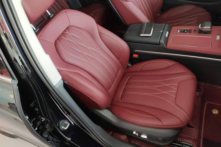 Used Hongqi HS5 2025 2.0T Two-Wheel Drive Flagship Pro Edition
