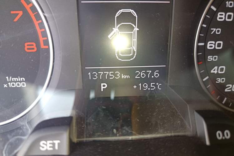 Used Audi A4L 2015 35 TFSI Automatic Standard Model Odometer Close Up