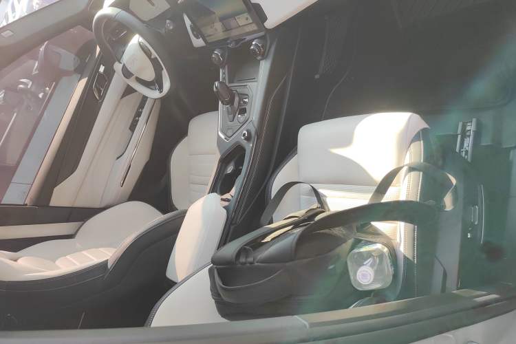 Used Lynk & Co 01 EM-P 2023 1.5TD EM-P Dawn Edition Right Front Seat