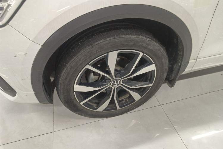 Used Volkswagen T-ROC 2023 300TSI DSG Two-Wheel-Drive Chen Guang Edition
