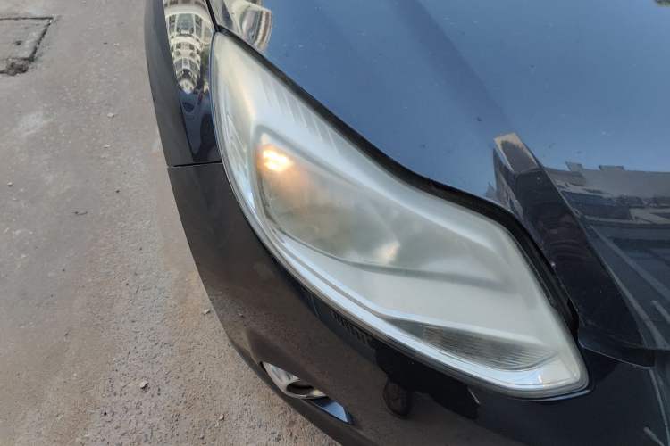 Used Ford Focus 2012 Sedan 1.6L Automatic Fashion Edition
