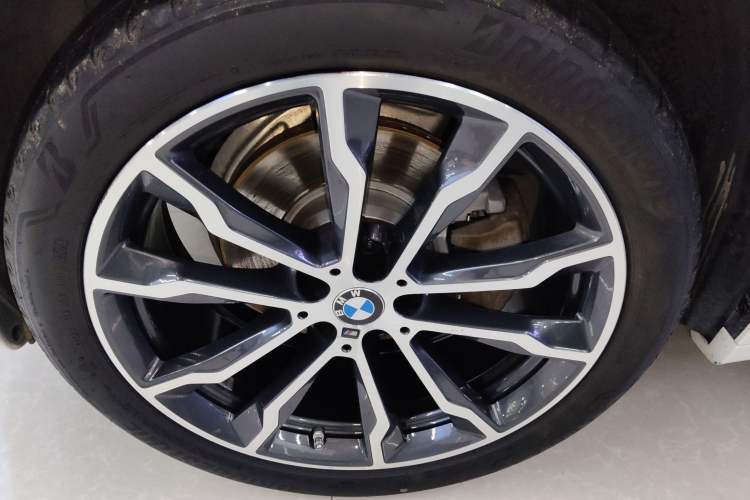 Used BMW X3 2022 xDrive30i Luxury Model M Night Sky Package Left Front Wheel Hub