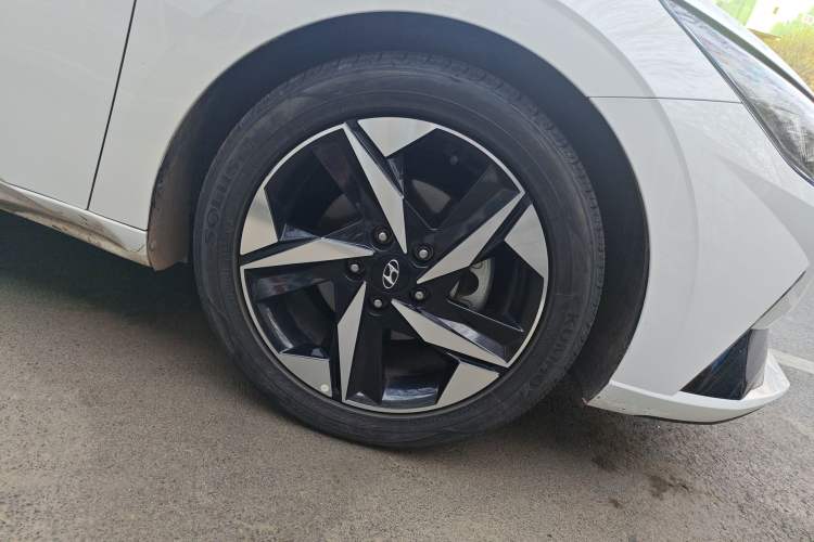 Used Hyundai Elantra 2022 1.5L CVT LUX Prestige Edition Right Front Wheel Hub