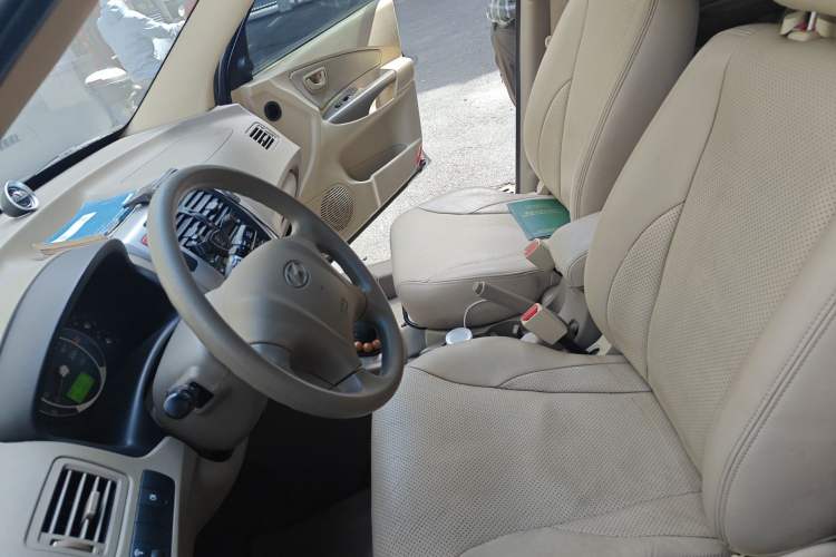 Used Hyundai Tucson 2009 2.0L Manual Two-Wheel Drive Fashion Edition Left Front Seat