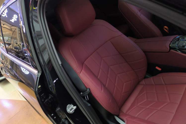 Used BMW 5 Series 2026 530Li Leading M Sport Package Right Front Seat