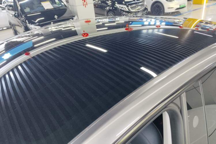 Used Tesla Model Y 2024 Long-Range All-Wheel-Drive Version Roof