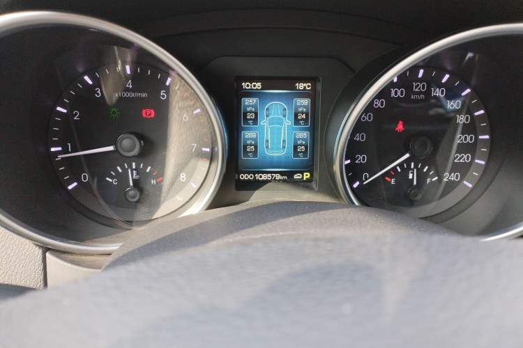 Used Haval H8 2015 2.0T Two-Wheel-Drive Luxury Version
