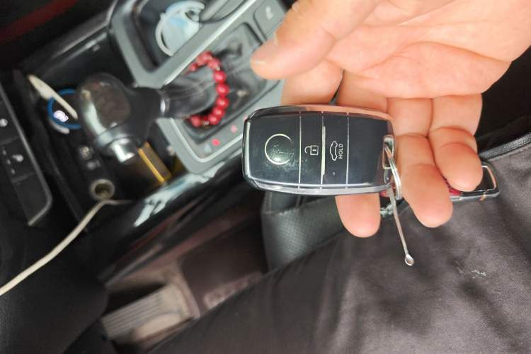 Used Kia Sorento 2015 Sorento L 2.4L Gasoline 4WD Elite Edition 7 Seats China IV Standard
